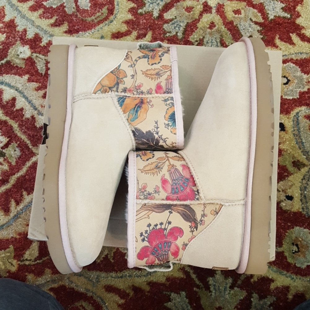 BRAND NEW UGG BOOTS - Picture 3 of 4